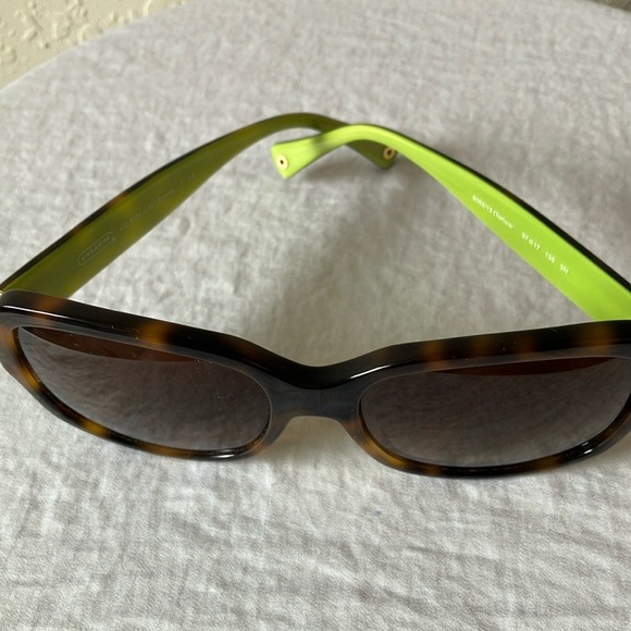Coach: Emma (L001) Tortoise Shell Sunglasses- flaws - Picture 16 of 16